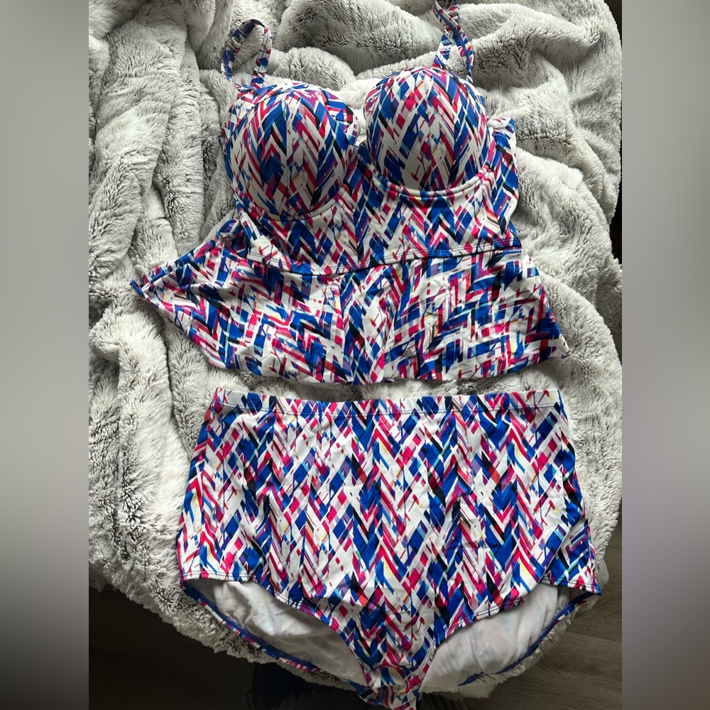 Torrid 2 pc Swimsuit Tankini and high waist bottoms size 2, size 2x, size 18-20